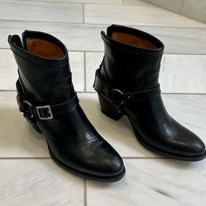 Ariat two24 leather women’s Moto style black boot size 7.5